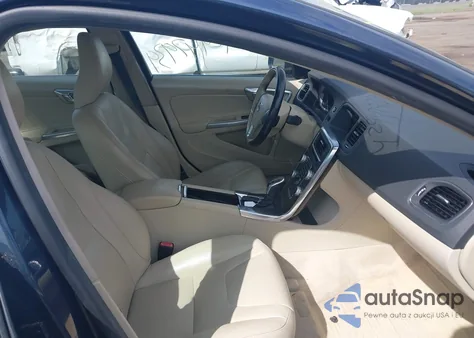 2015 Volvo S60 T5 Premier z USA, uszkodzony, nr VIN YV140MFK9F1353755